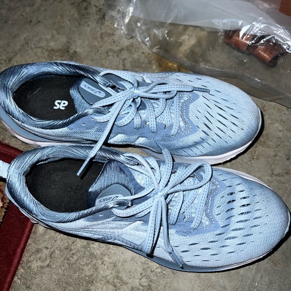 Blue women’s ASICS 8.5 - Picture 2 of 3